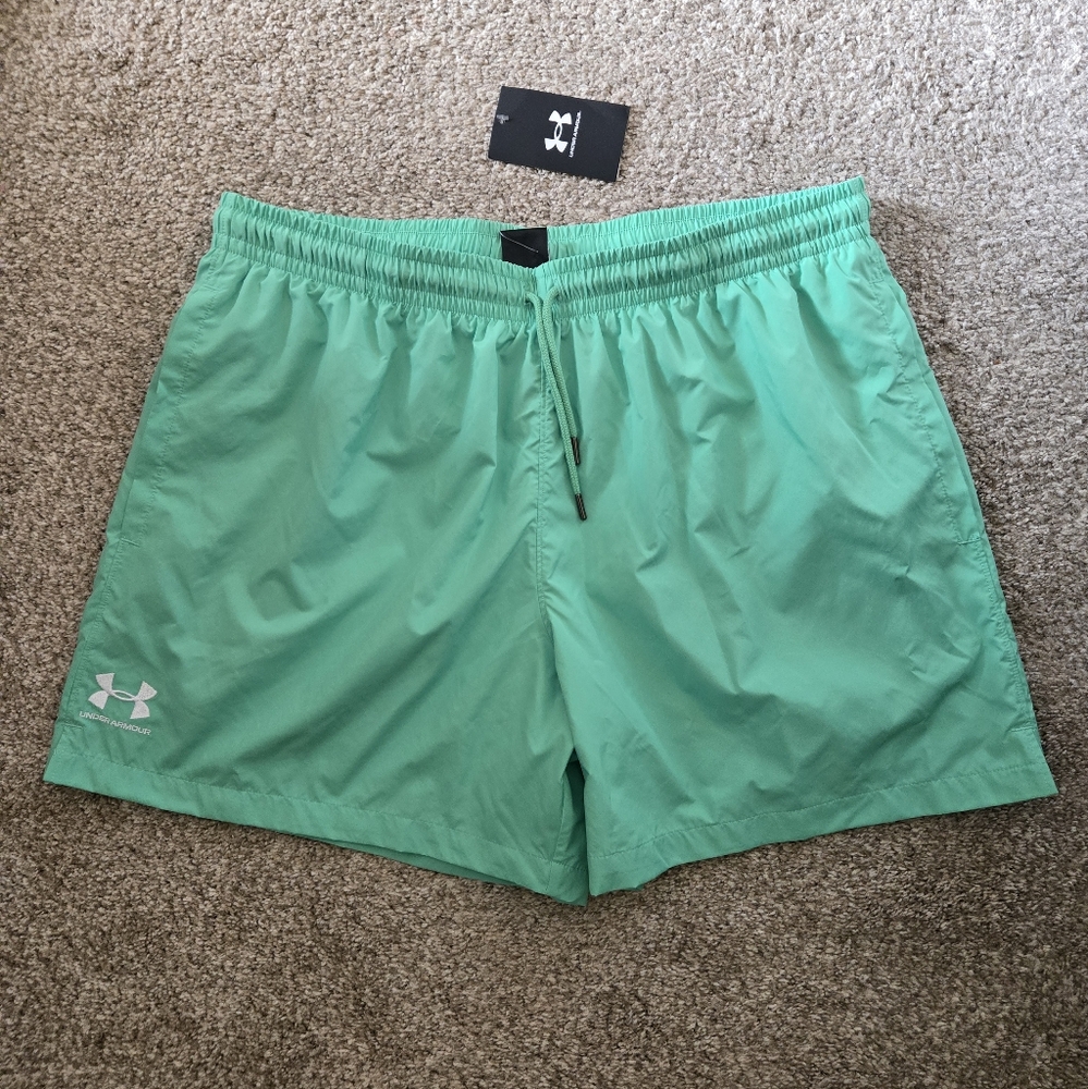 Brand new!! NWT men's Under Armour athletic shorts size XL